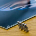 Plexiglass με αποστάτες και πλάτη Kapa-Fix